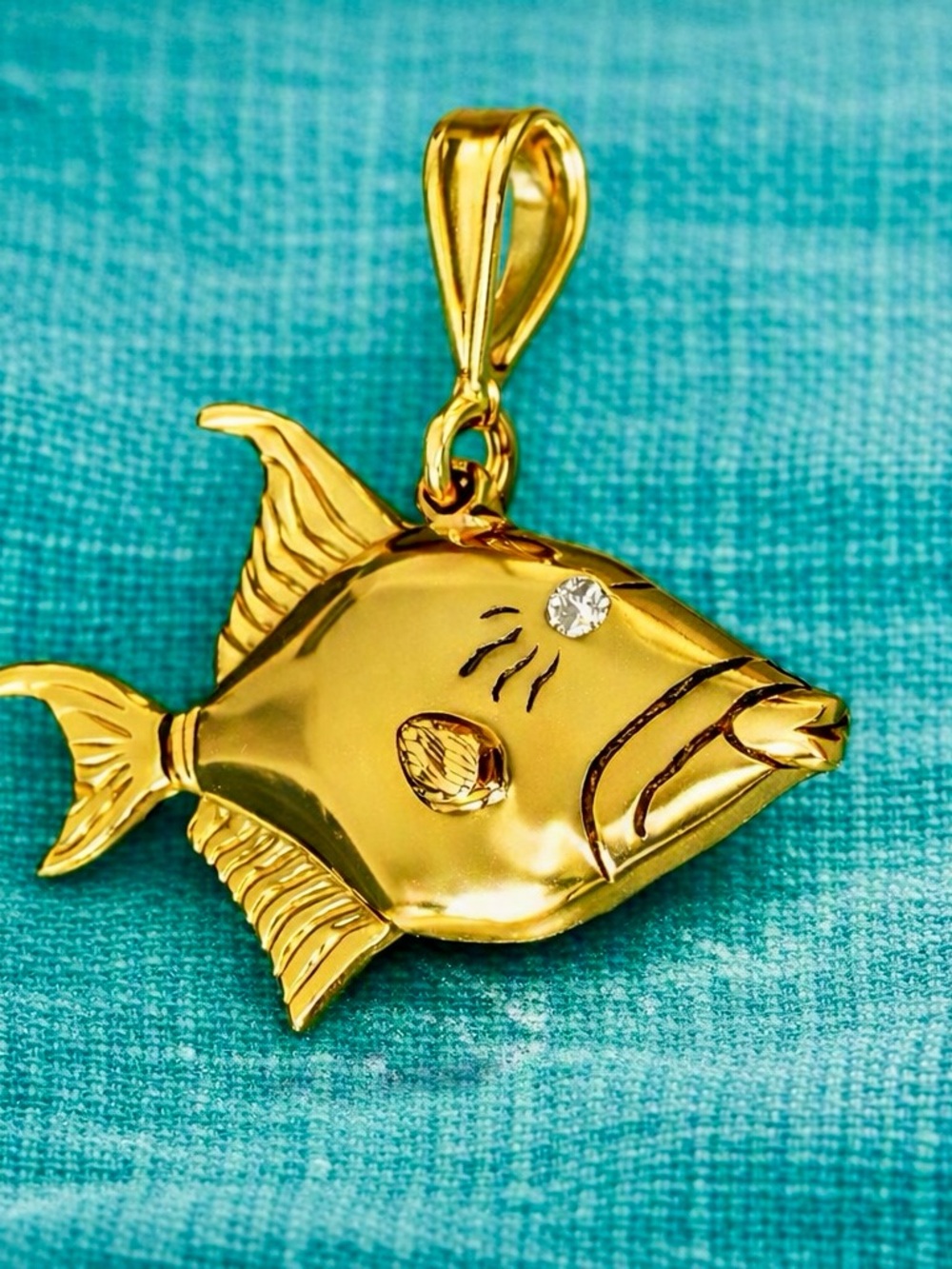 Vintage Estate Piece 14K Solid Yellow Gold Fish Pendant /Charm 1.3g. 3/4”